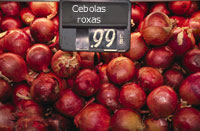 Cebolas vermelhas no mercado

